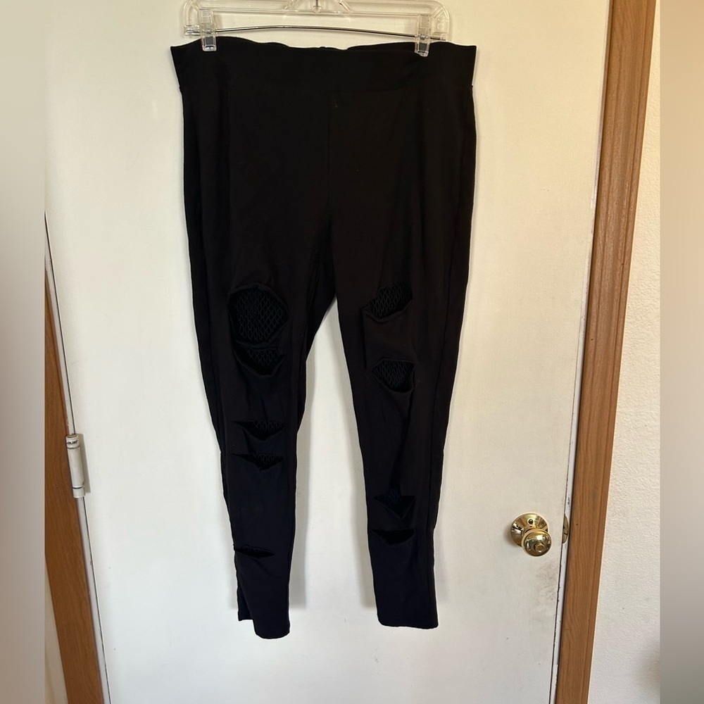 Torrid size 2 black pull on stretch leggings with fishnet underlay
